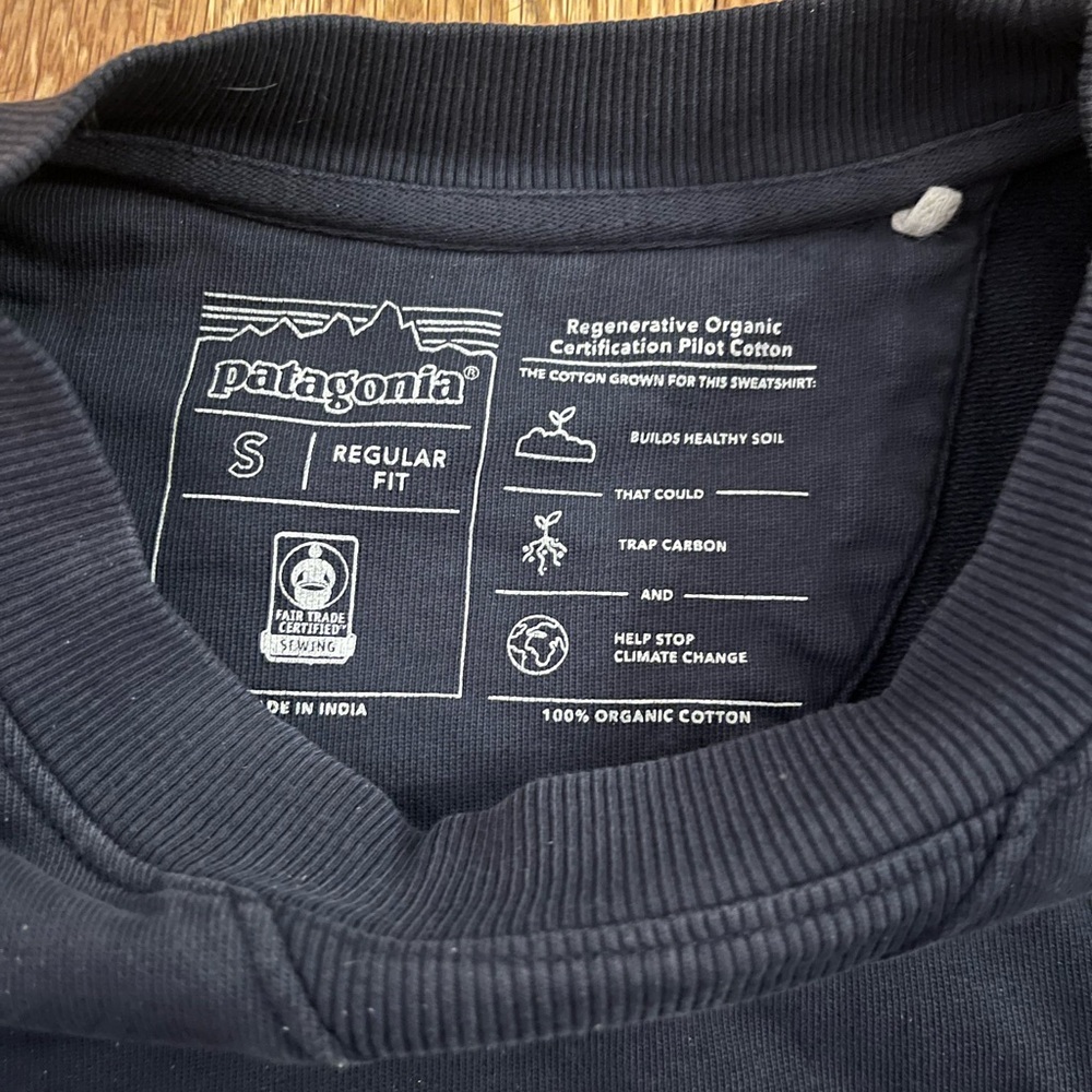 Patagonia men’s crewneck sweatshirt